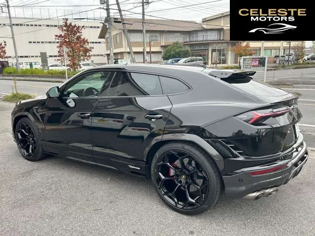 LAMBORGHINI Urus 2024 — photo 3 sur 8