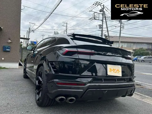LAMBORGHINI Urus 2024 — photo 4 sur 8