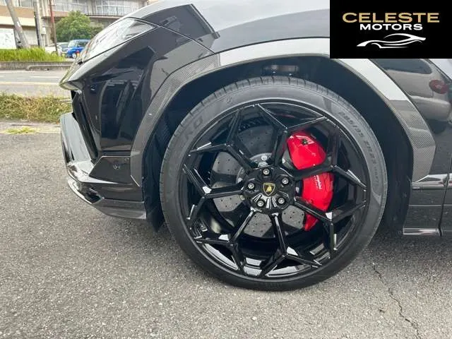 LAMBORGHINI Urus 2024 — photo 7 sur 8