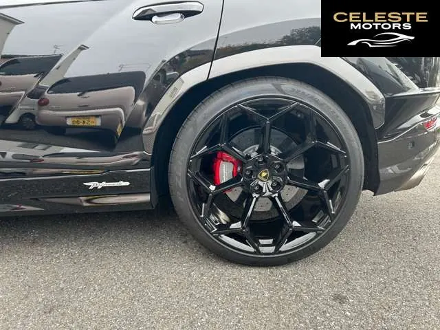 LAMBORGHINI Urus 2024 — photo 8 sur 8