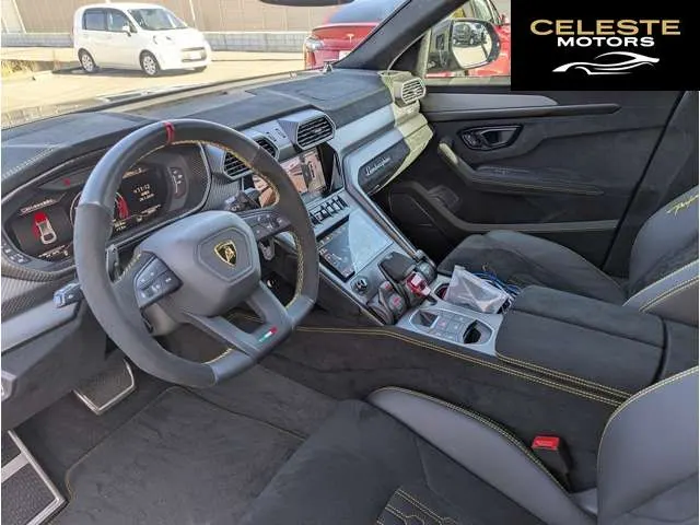 LAMBORGHINI Urus 2024 — photo 4 sur 8
