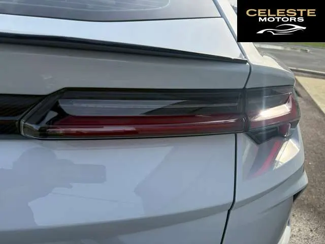LAMBORGHINI Urus 2021 — photo 6 sur 8