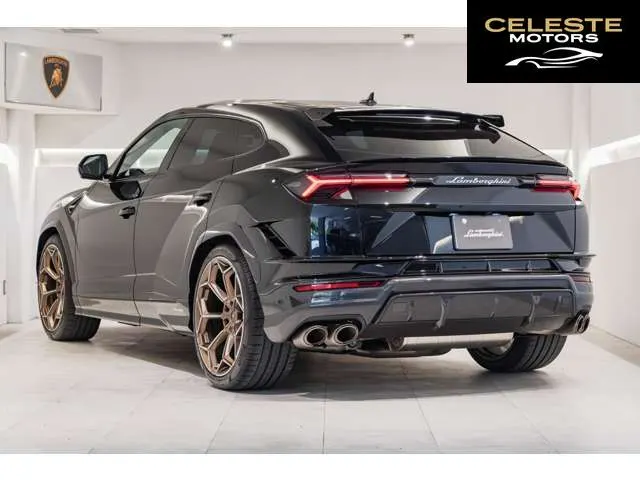 LAMBORGHINI Urus 2024 — photo 2 sur 8