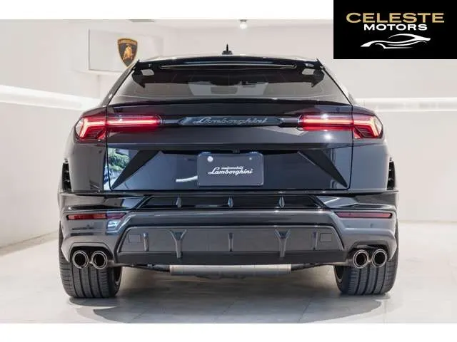 LAMBORGHINI Urus 2024 — photo 4 sur 8