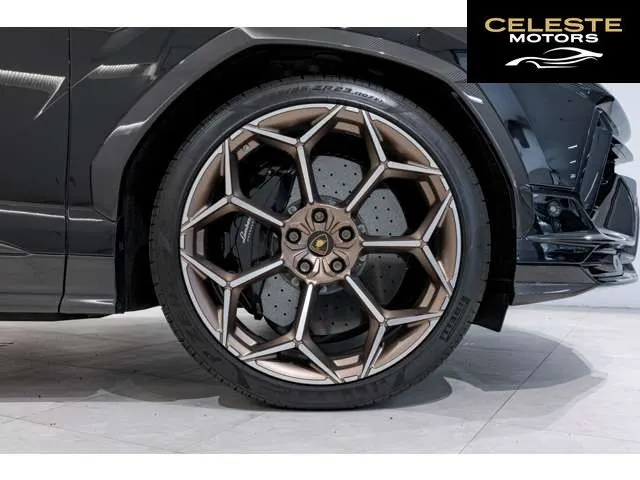 LAMBORGHINI Urus 2024 — photo 6 sur 8