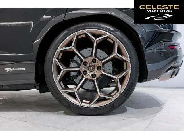 LAMBORGHINI Urus 2024 — photo 7 sur 8