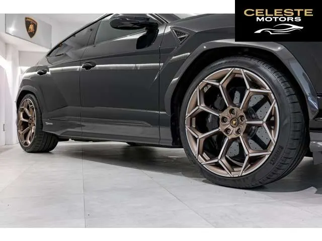 LAMBORGHINI Urus 2024 — photo 8 sur 8