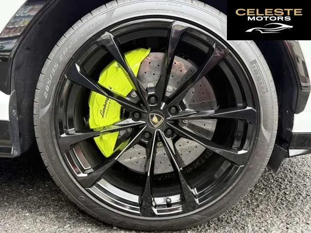 LAMBORGHINI Urus 2021 — photo 6 sur 8