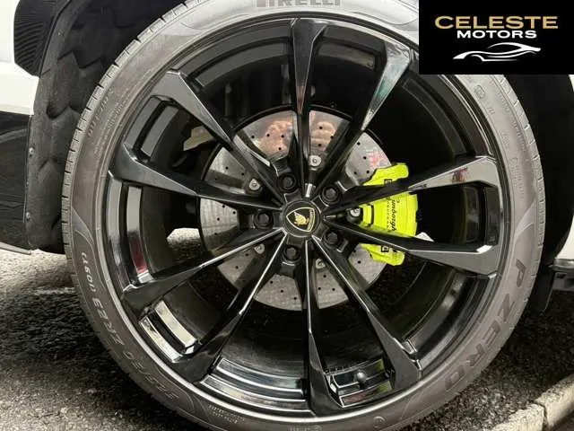 LAMBORGHINI Urus 2021 — photo 7 sur 8