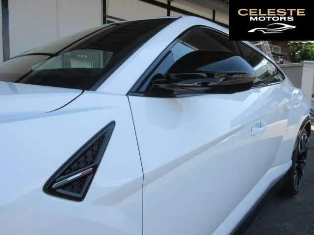 LAMBORGHINI Urus 2018 — photo 5 sur 8