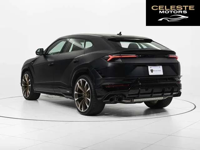 LAMBORGHINI Urus 2023 — photo 2 sur 8