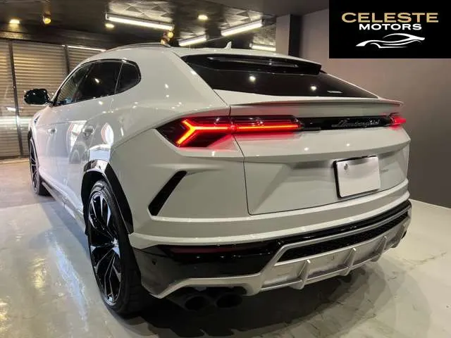 LAMBORGHINI Urus 2019 — photo 7 sur 8