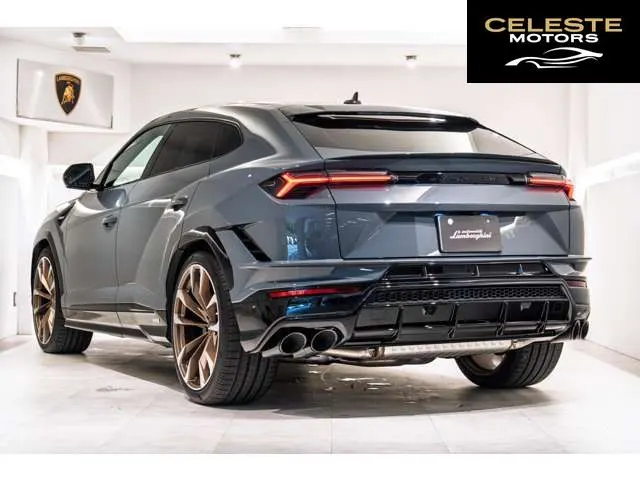LAMBORGHINI Urus 2024 — photo 2 sur 8