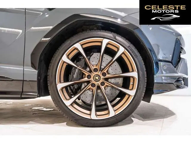 LAMBORGHINI Urus 2024 — photo 6 sur 8