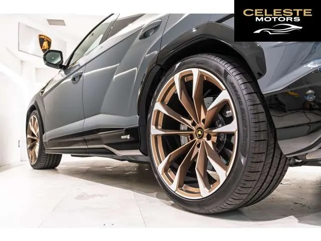LAMBORGHINI Urus 2024 — photo 7 sur 8