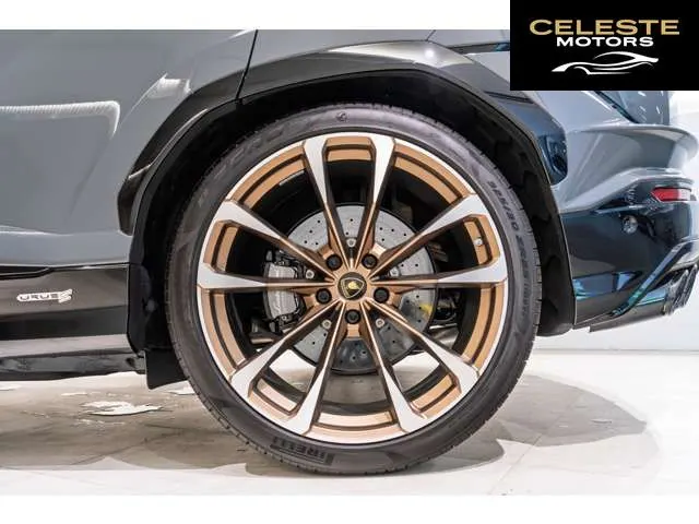 LAMBORGHINI Urus 2024 — photo 8 sur 8