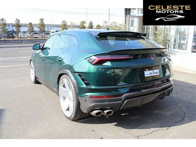 LAMBORGHINI Urus 2024 — photo 2 sur 8