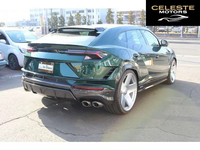 LAMBORGHINI Urus 2024 — photo 4 sur 8