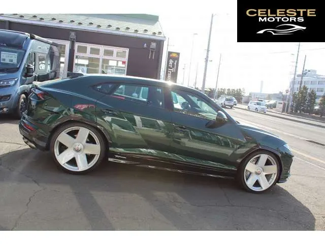 LAMBORGHINI Urus 2024 — photo 5 sur 8