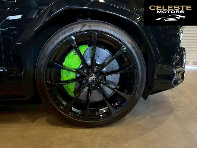 LAMBORGHINI Urus 2023 — photo 4 sur 8