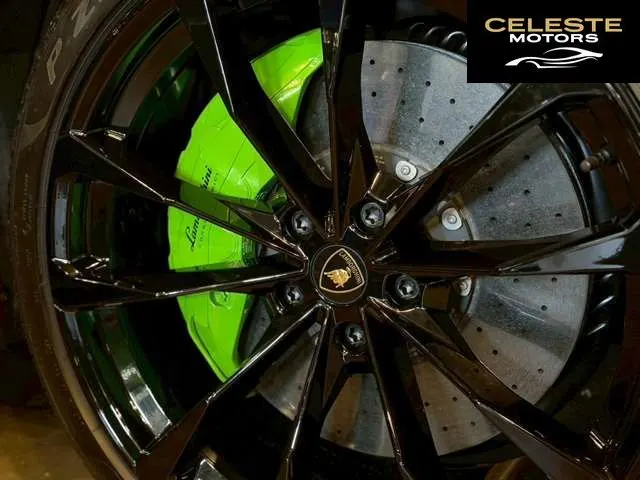 LAMBORGHINI Urus 2023 — photo 5 sur 8