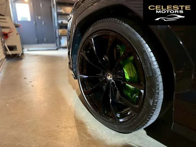 LAMBORGHINI Urus 2023 — photo 7 sur 8