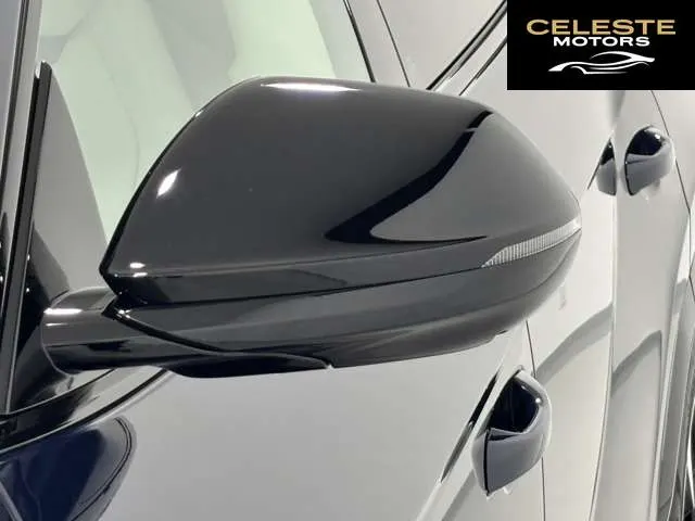 LAMBORGHINI Urus 2023 — photo 6 sur 8