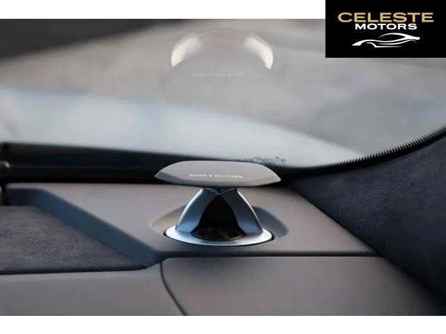 LAMBORGHINI Urus 2019 — photo 6 sur 8