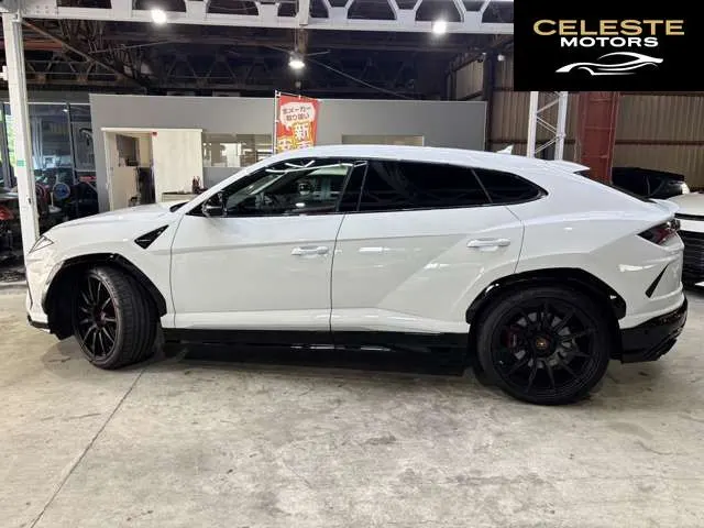 LAMBORGHINI Urus 2019 — photo 6 sur 8