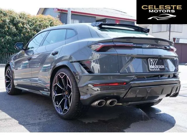 LAMBORGHINI Urus 2024 — photo 4 sur 8