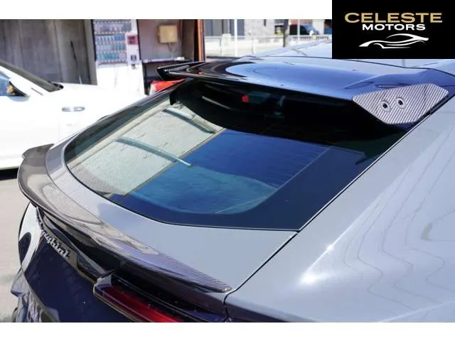 LAMBORGHINI Urus 2024 — photo 6 sur 8