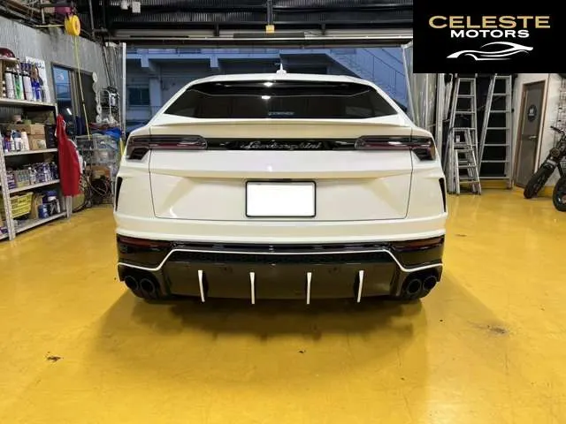 LAMBORGHINI Urus 2023 — photo 6 sur 8