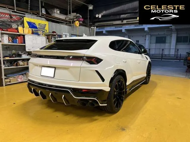 LAMBORGHINI Urus 2023 — photo 7 sur 8