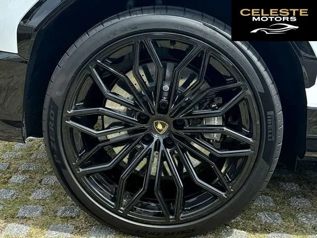 LAMBORGHINI Urus 2025 — photo 5 sur 8