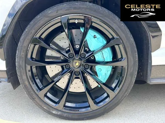 LAMBORGHINI Urus 2020 — photo 5 sur 8