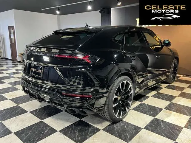 LAMBORGHINI Urus 2020 — photo 3 sur 8