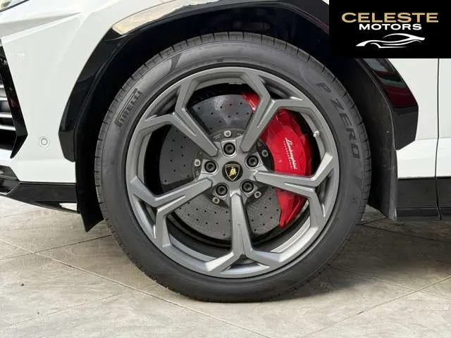 LAMBORGHINI Urus 2020 — photo 3 sur 8