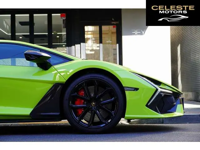 LAMBORGHINI Revuelto 2024 — photo 4 sur 8