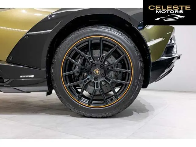 LAMBORGHINI Huracán Sterrato 2024 — photo 7 sur 8