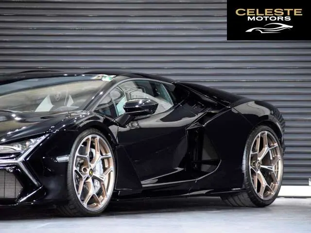 LAMBORGHINI Revuelto 2024 — photo 2 sur 8