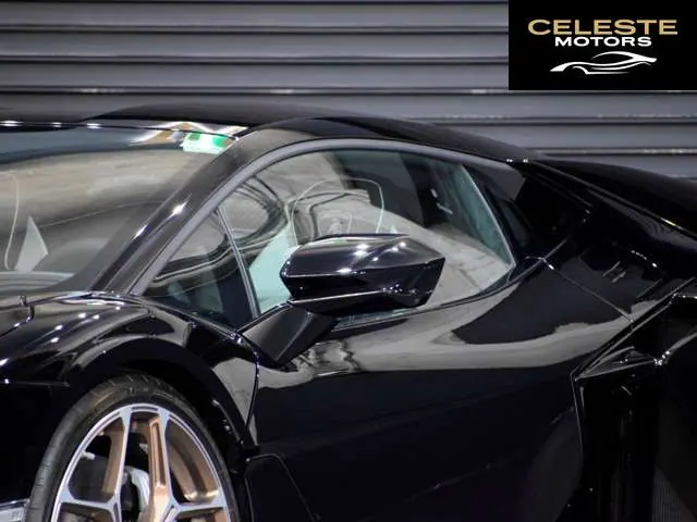 LAMBORGHINI Revuelto 2024 — photo 3 sur 8