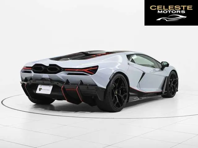 LAMBORGHINI Revuelto 2025 — photo 5 sur 8