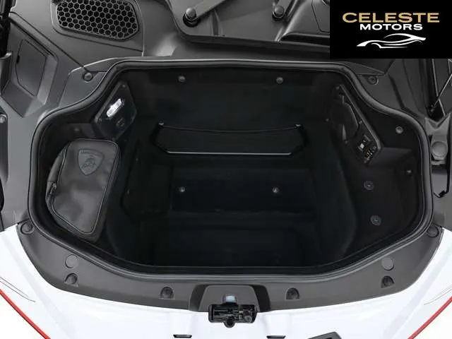 LAMBORGHINI Revuelto 2025 — photo 6 sur 8