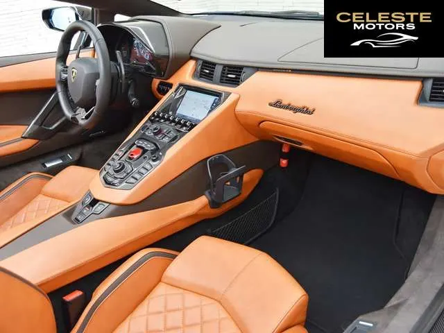 LAMBORGHINI Aventador Roadster 2019 — photo 6 sur 8