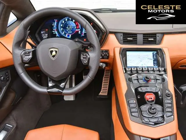 LAMBORGHINI Aventador Roadster 2019 — photo 8 sur 8