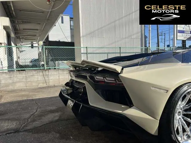 LAMBORGHINI Aventador Roadster 2015 — photo 3 sur 8