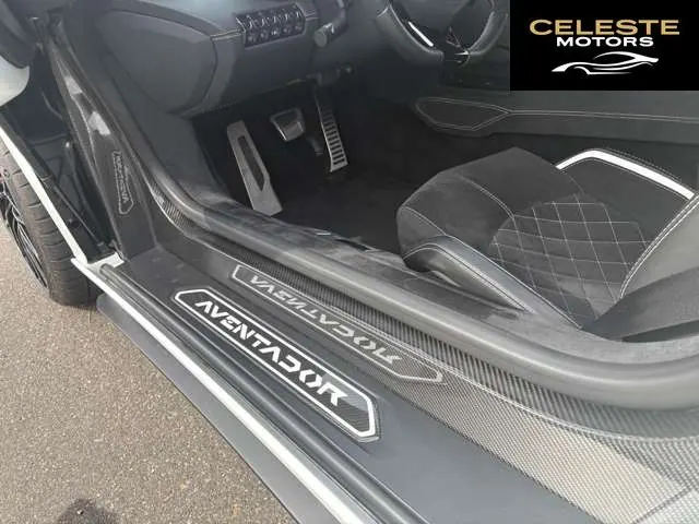 LAMBORGHINI Aventador Roadster 2018 — photo 2 sur 8