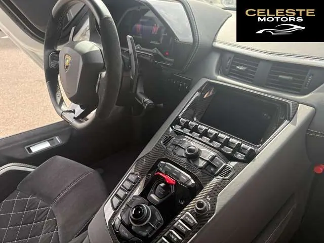 LAMBORGHINI Aventador Roadster 2018 — photo 4 sur 8