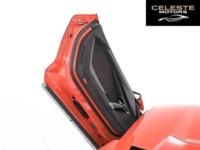 LAMBORGHINI Revuelto 2025 — photo 7 sur 8