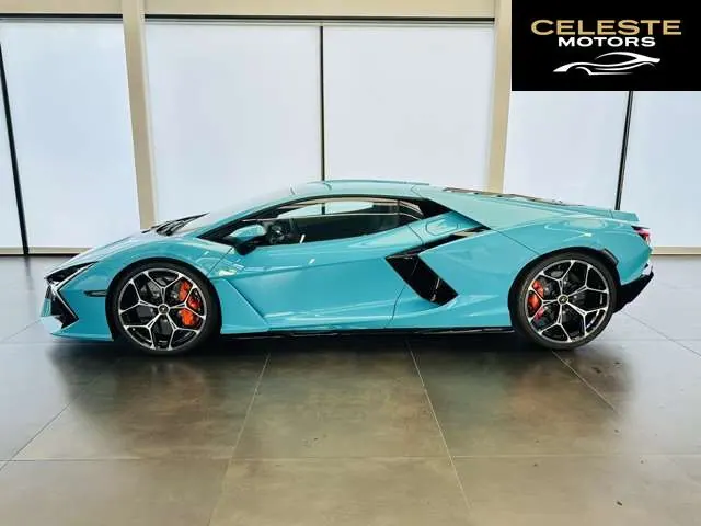 LAMBORGHINI Revuelto 2025 — photo 4 sur 8
